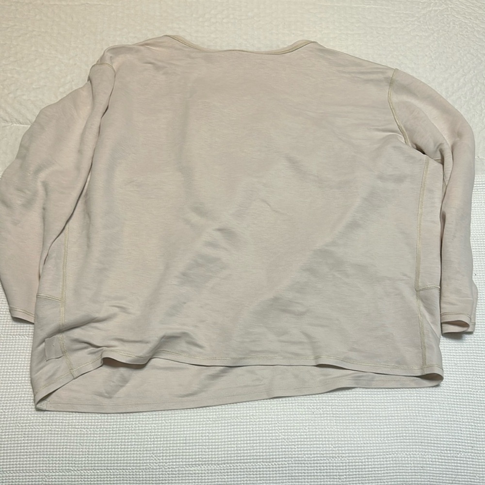 Lululemon Back in Action Cream size 10
